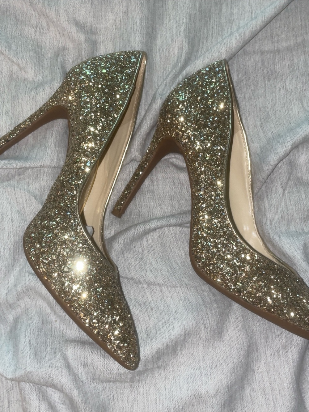 Jessica Simpson Glitter Pointed Toe Heels in Gold- BRAND NEW - Picture 2 of 5